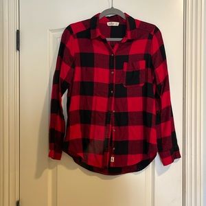 Hollister red and black flannel. Size small. Only worn once.
